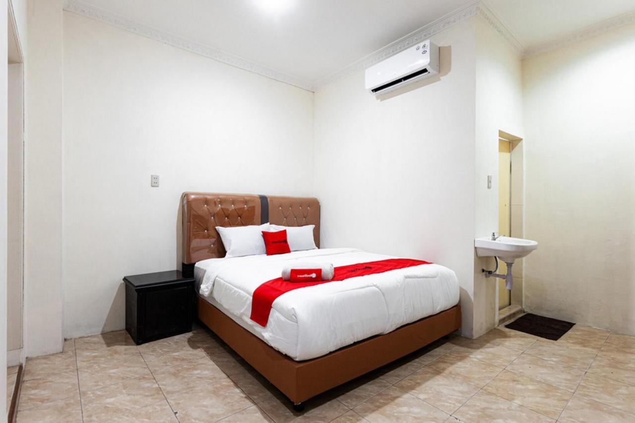 Reddoorz Near Yuki Simpang Raya Mall Medan 2 Exteriör bild