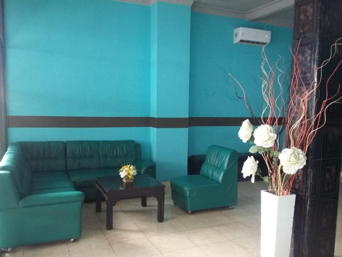 Reddoorz Near Yuki Simpang Raya Mall Medan 2 Exteriör bild