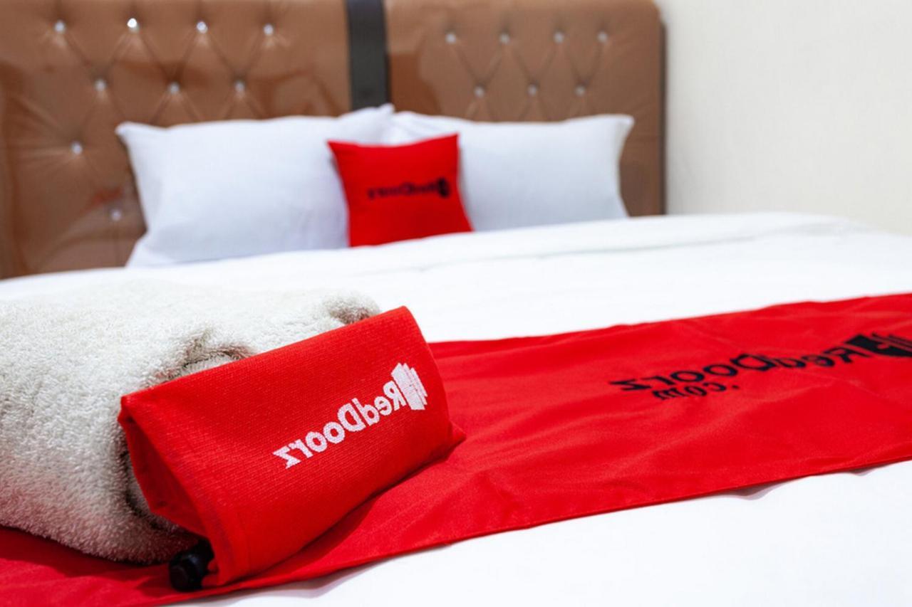 Reddoorz Near Yuki Simpang Raya Mall Medan 2 Exteriör bild