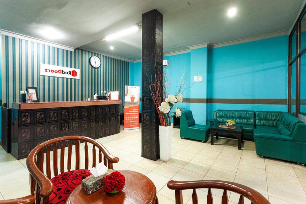 Reddoorz Near Yuki Simpang Raya Mall Medan 2 Exteriör bild