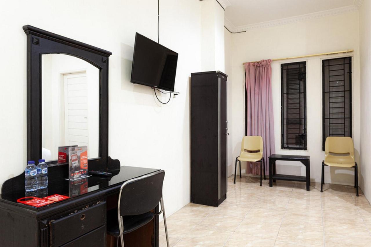Reddoorz Near Yuki Simpang Raya Mall Medan 2 Exteriör bild